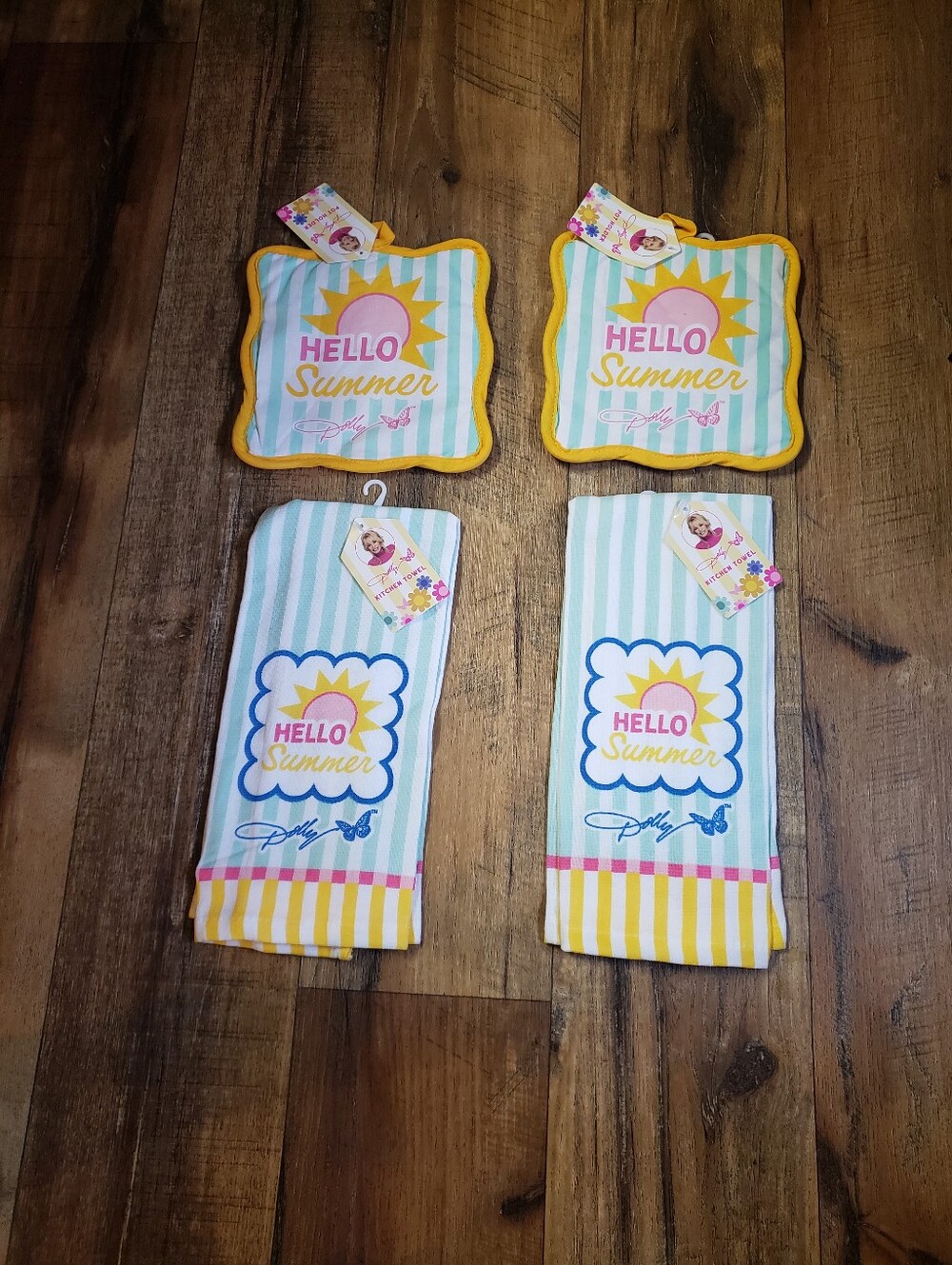 Dolly Parton Hello Summer Kitchen Towel and Pot Holder Set